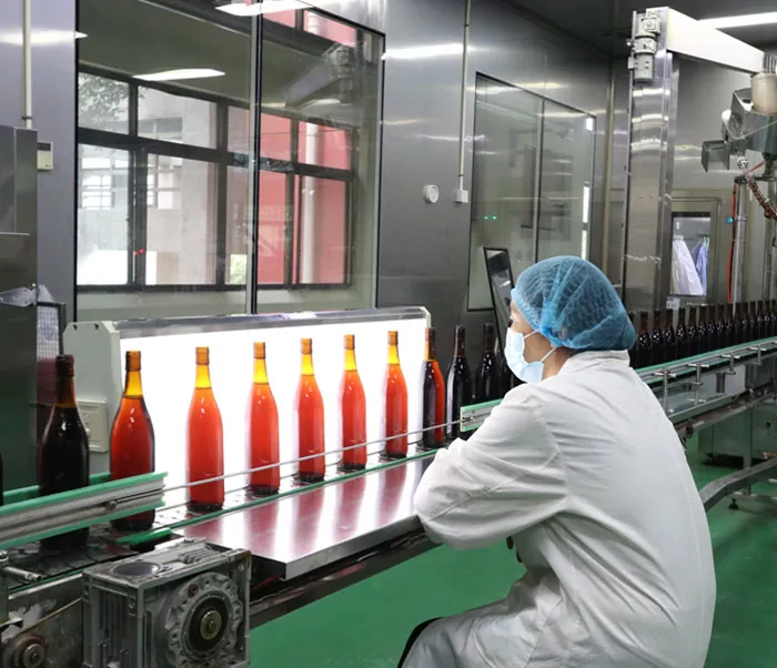 A linha de produção inteligente da Cervejaria Alar está operando com eficiência A linha de produção inteligente da Cervejaria Alar está operando com eficiência